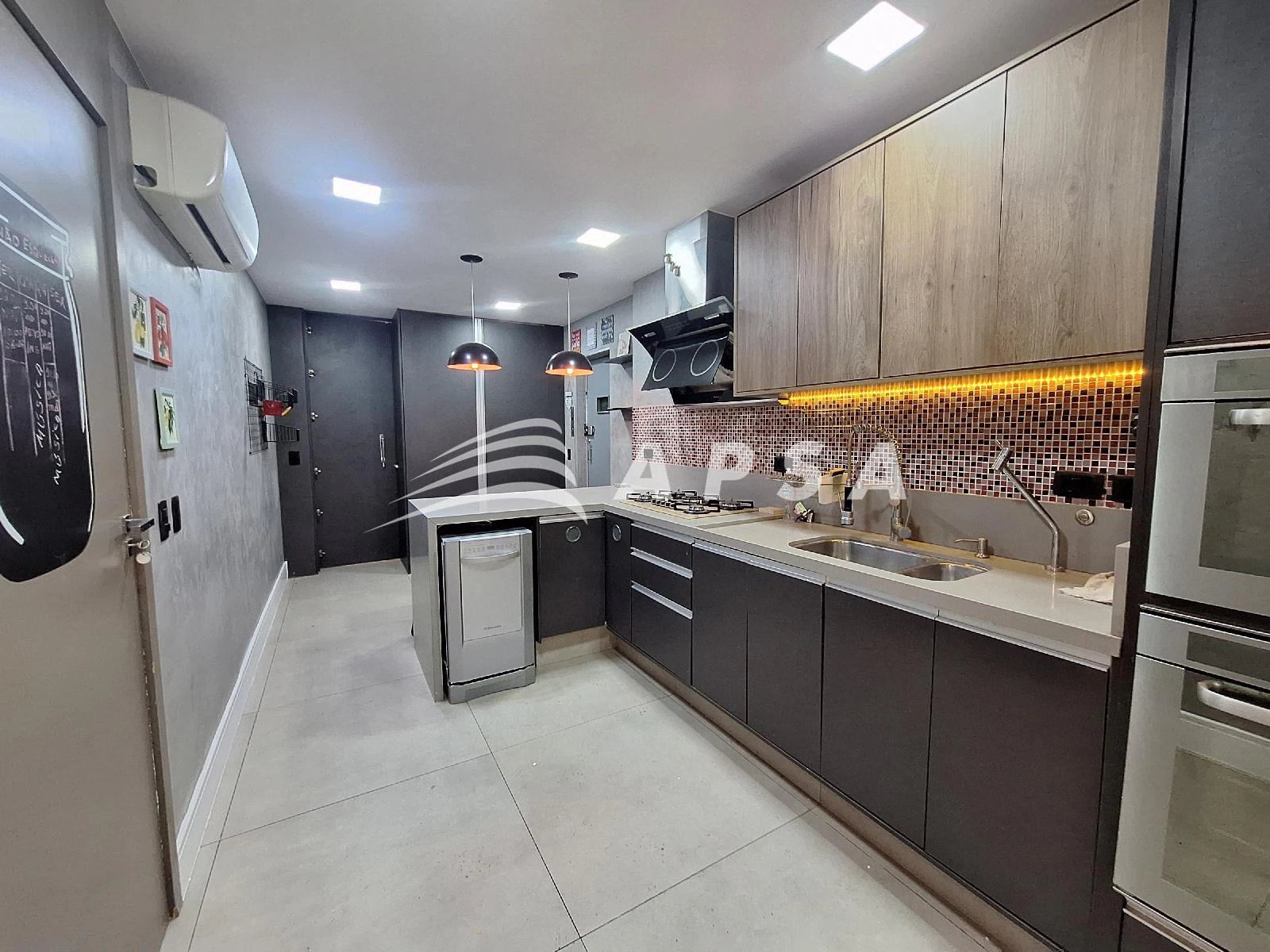 210 m² apartment with an open-plan gas kitchen — photo 26