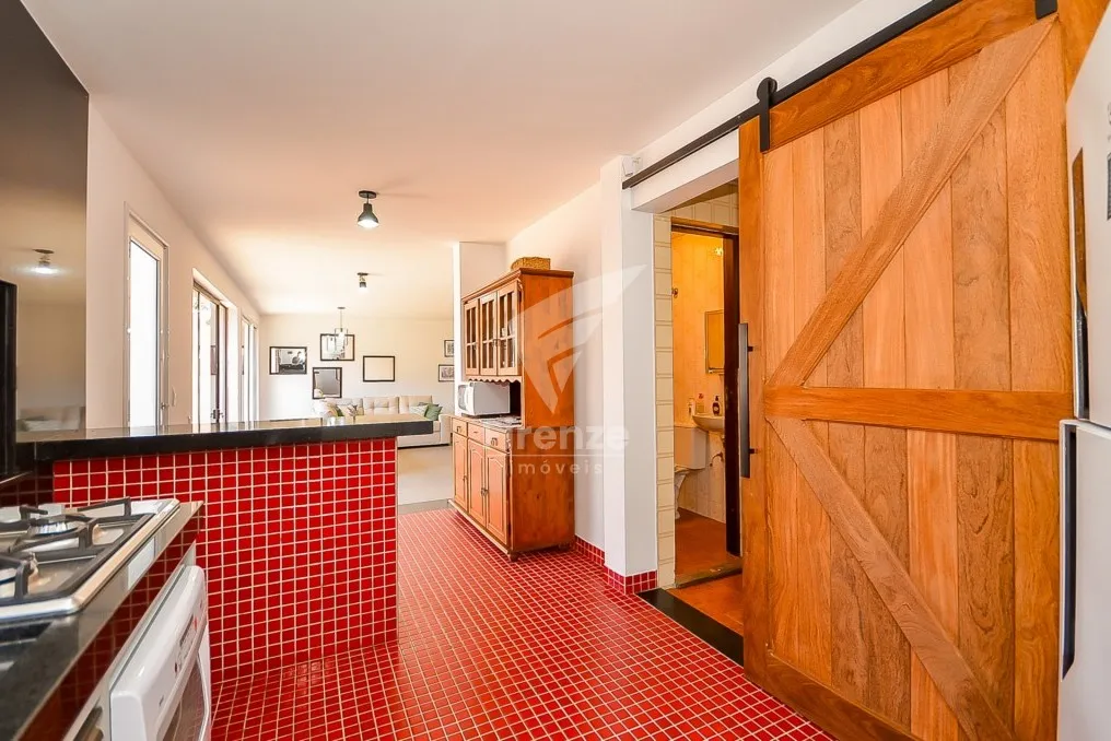 424 m² house with 3 en-suite bedrooms and 4 parking spots — photo 62