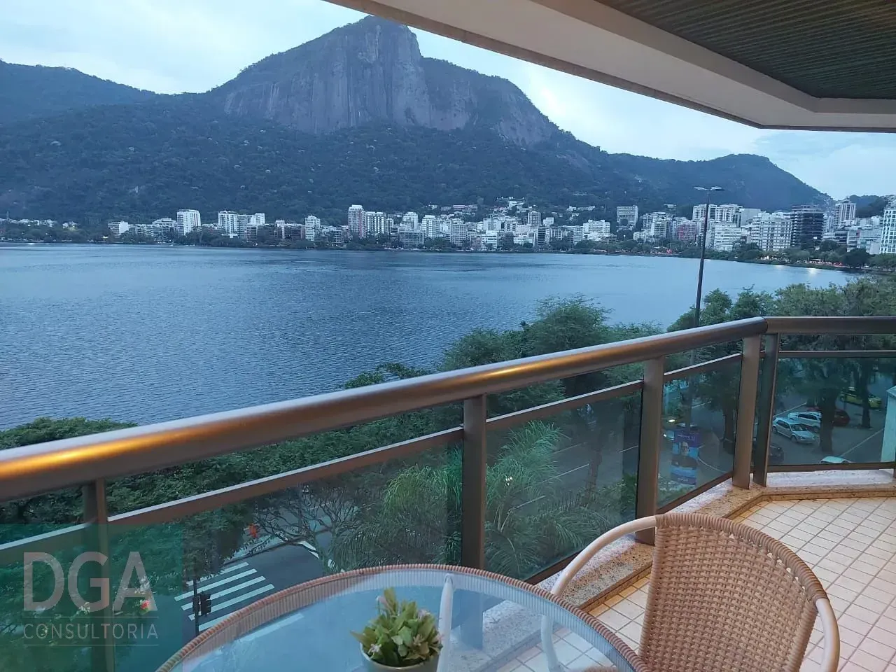 Apartamento mobiliado de 64 m² com 1 quarto e 2 banheiros — photo 2