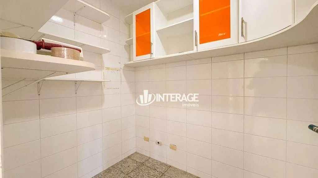 Condo house with private garden and laundry area — photo 8