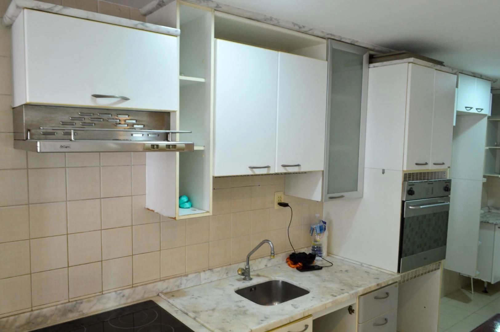 2-bedroom apartment with open-plan kitchen and balcony — photo 30