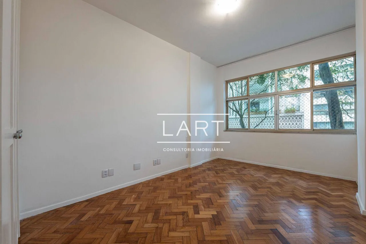 4-bedroom apartment with 5 bathrooms, 210 m² — photo 10