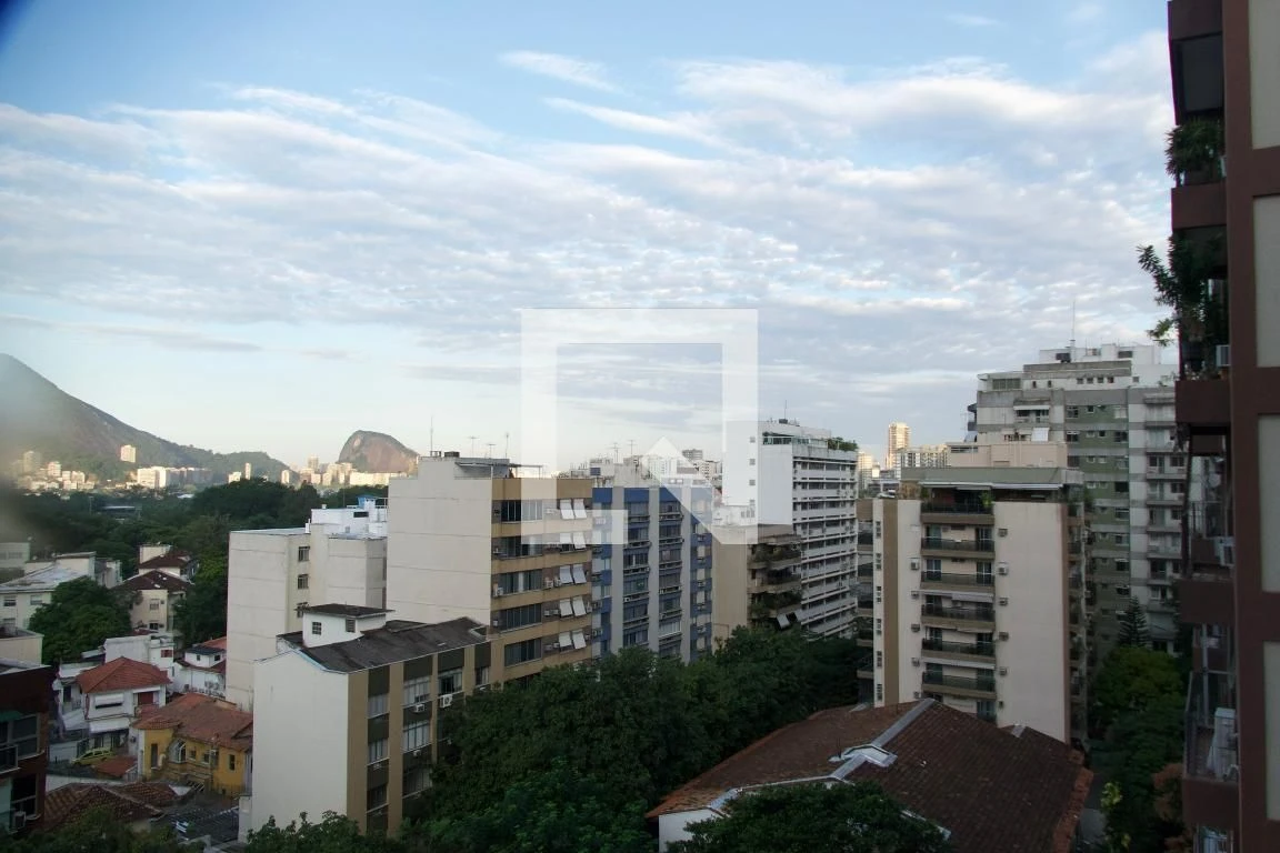 1-bedroom apartment with enclosed kitchen and balcony — photo 38