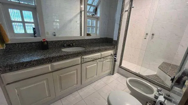 Furnished house, 395 m², with a glass-enclosed balcony — photo 31