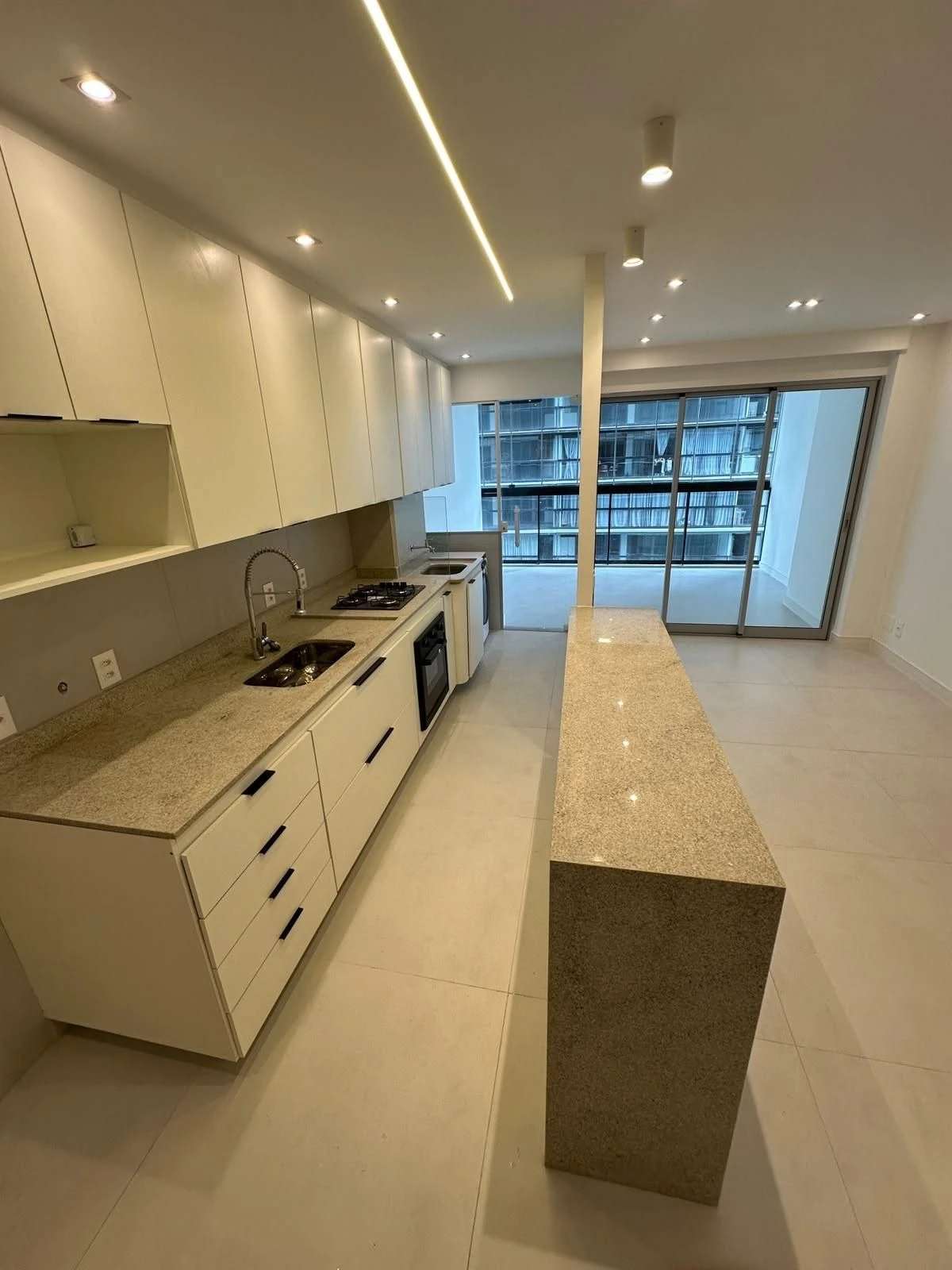 Floor-to-ceiling windows in a 2-bedroom apartment, 84 m² — photo 28