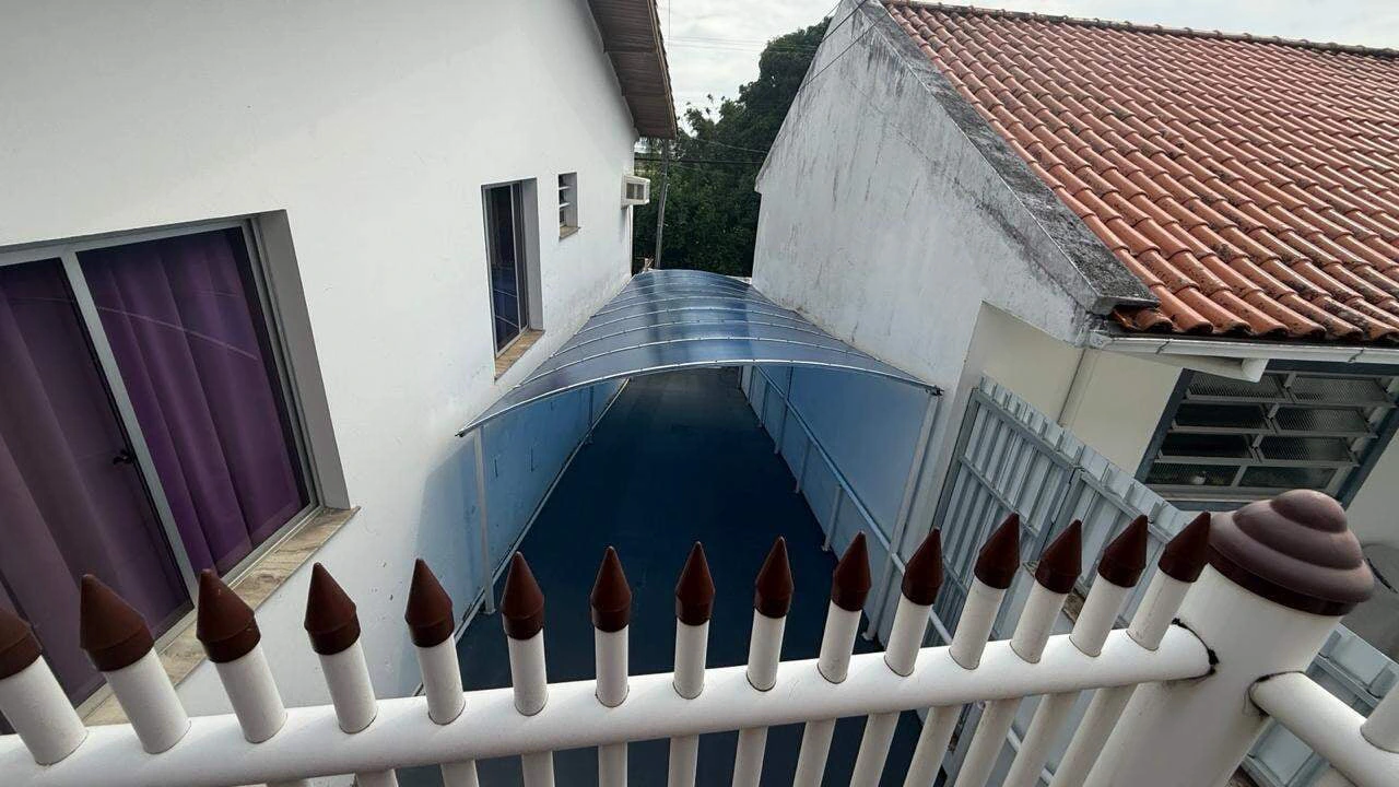 Ventanales de piso a techo y 3 dormitorios: casa de 60 m² — photo 23