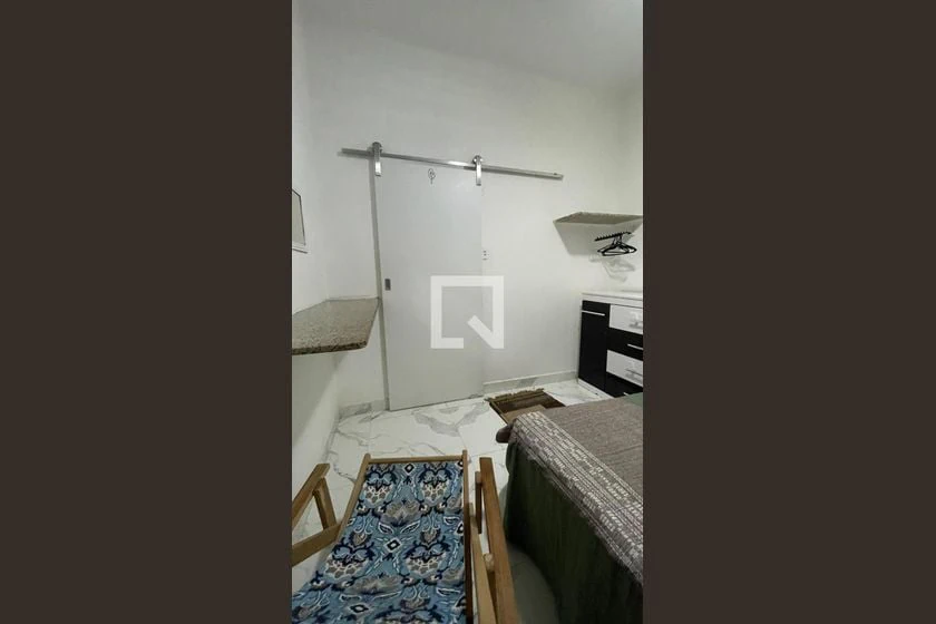Furnished 1-bedroom apartment with a compact kitchenette — photo 7
