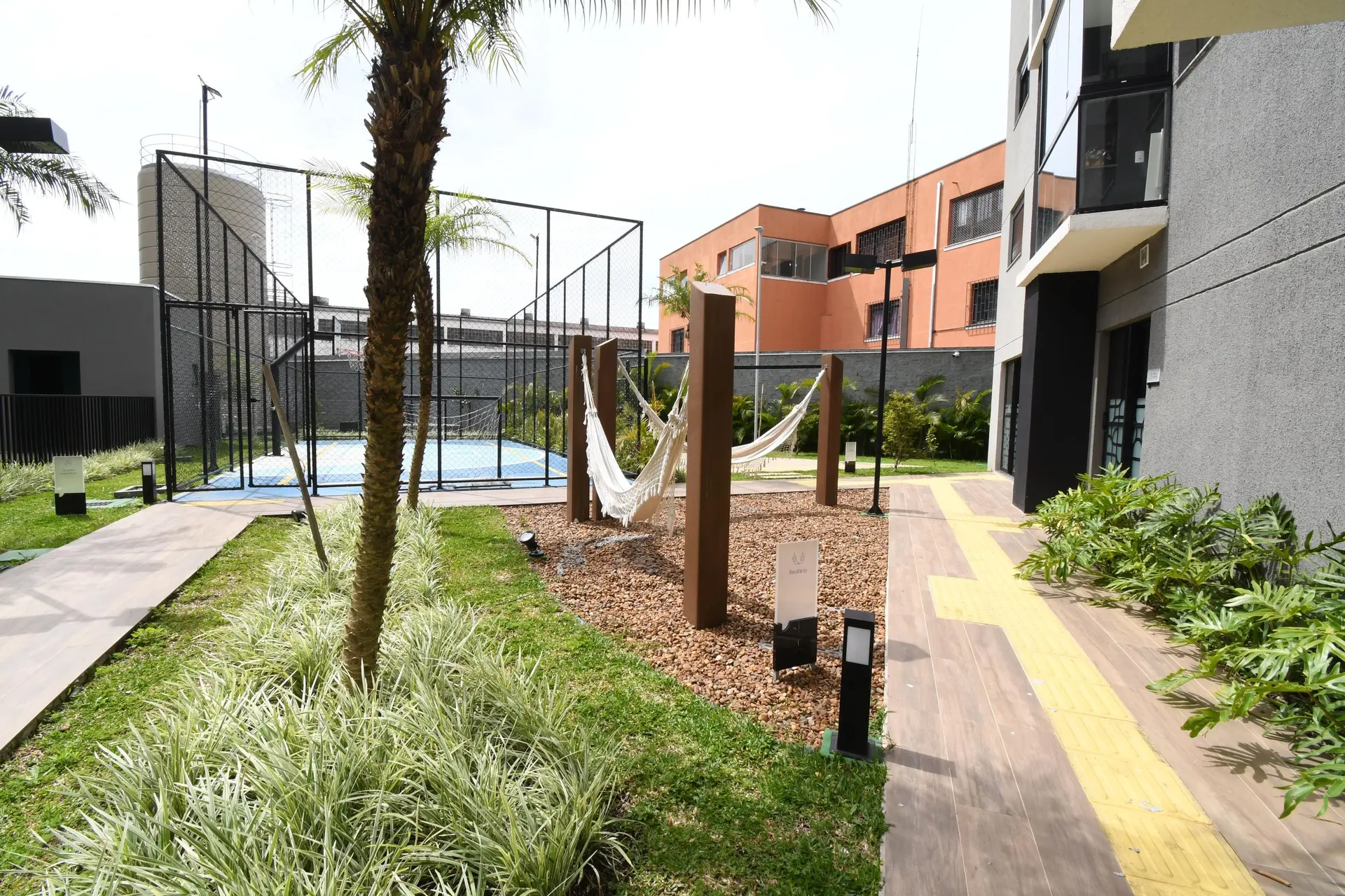 2-bedroom apartment with wood or laminate floors in Curitiba — photo 38