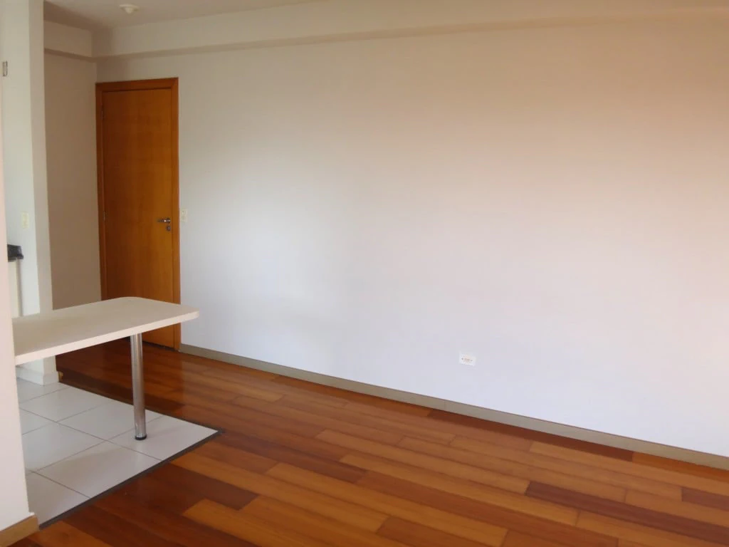 2-bedroom apartment with wood or laminate floors in Curitiba — photo 12