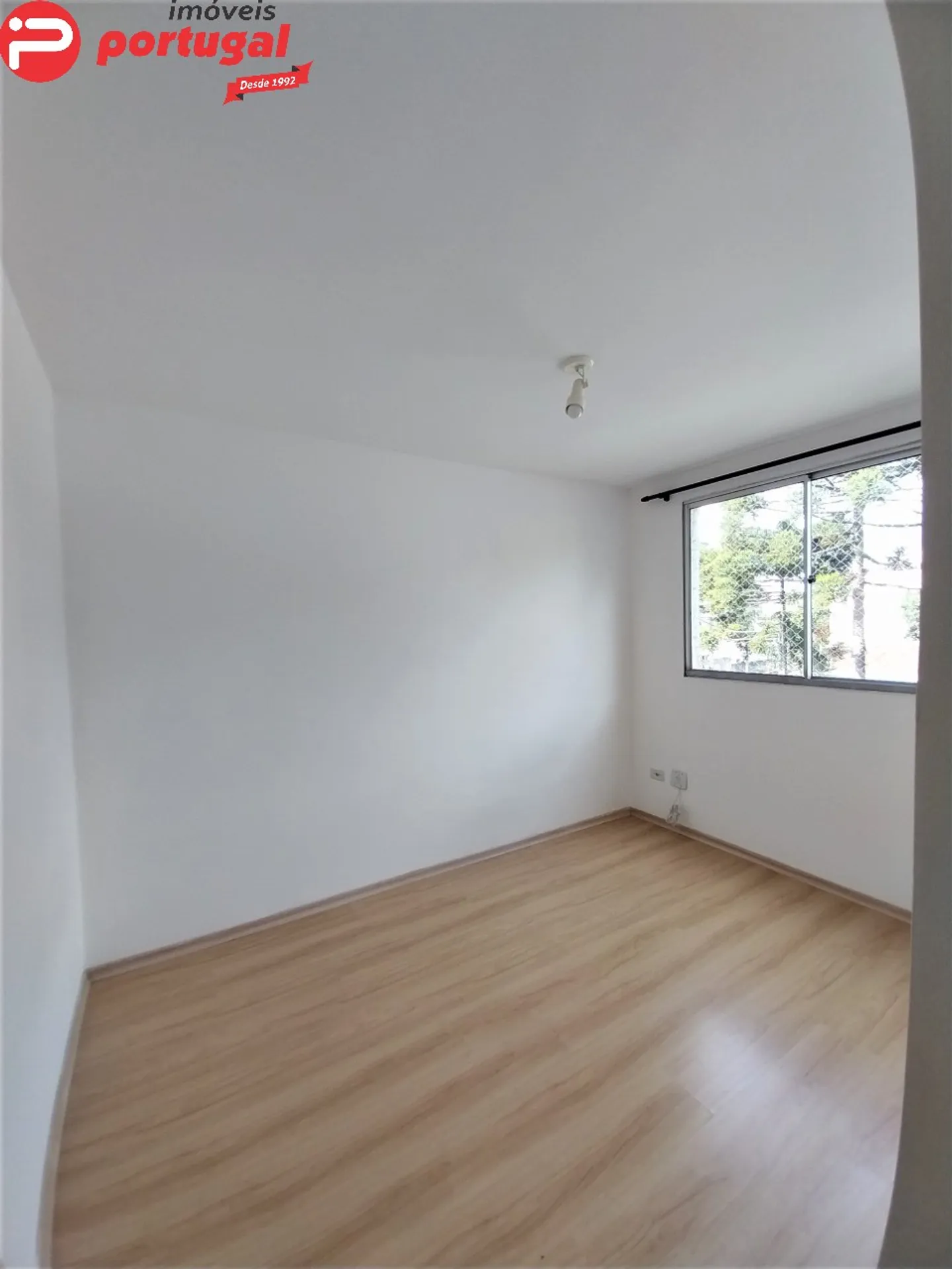 Apartamento com piso de madeira ou laminado, Portão — photo 12
