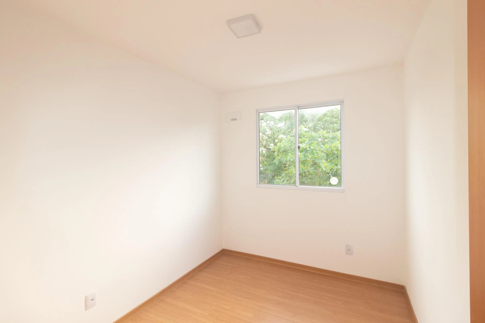 Unfurnished apartment with 2 bedrooms and laundry area — photo 16
