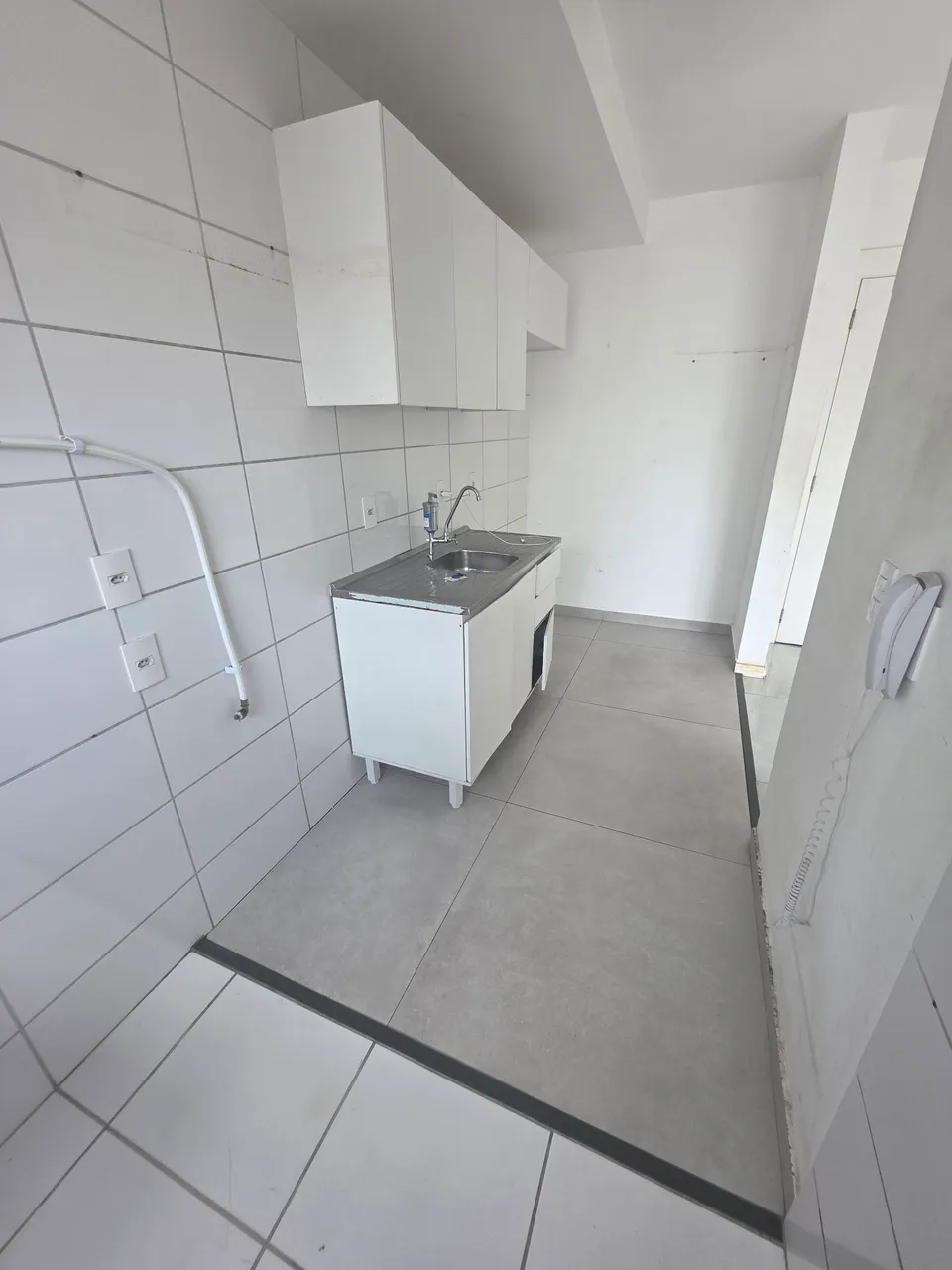 2-bedroom apartment in a building with a gym — photo 9