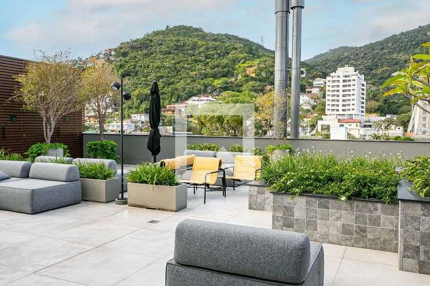 Furnished apartment with balcony, 1 bedroom and 1 bathroom — photo 27
