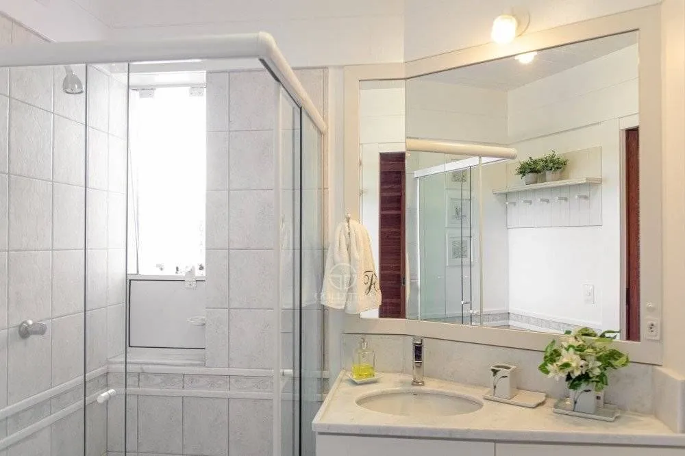 Casa mobiliada com 6 quartos e 3 suítes — photo 18