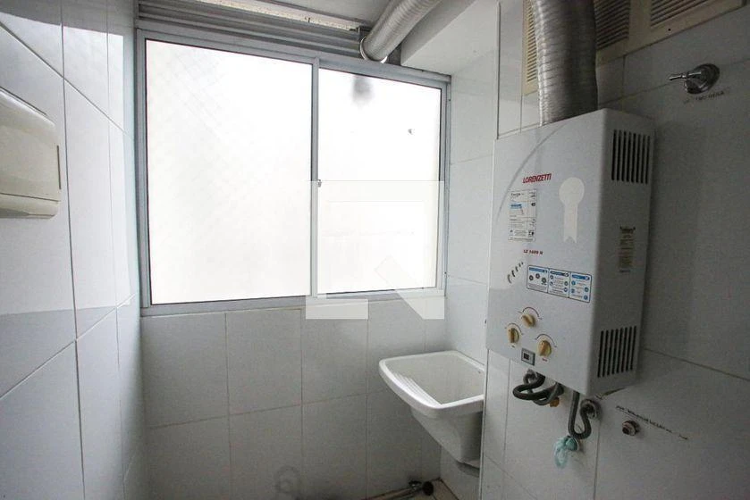 2-bedroom apartment in a building with a gym — photo 16