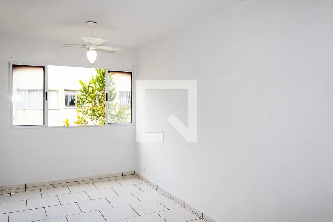 2-bedroom apartment with 1 parking space and laundry area — photo 9