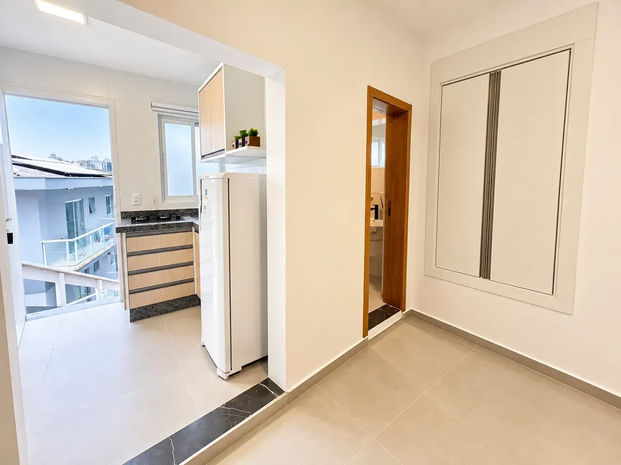 28 m² studio with a home office and a dryer — photo 8