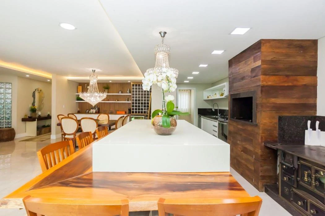 4-bedroom house with floor-to-ceiling windows — photo 37