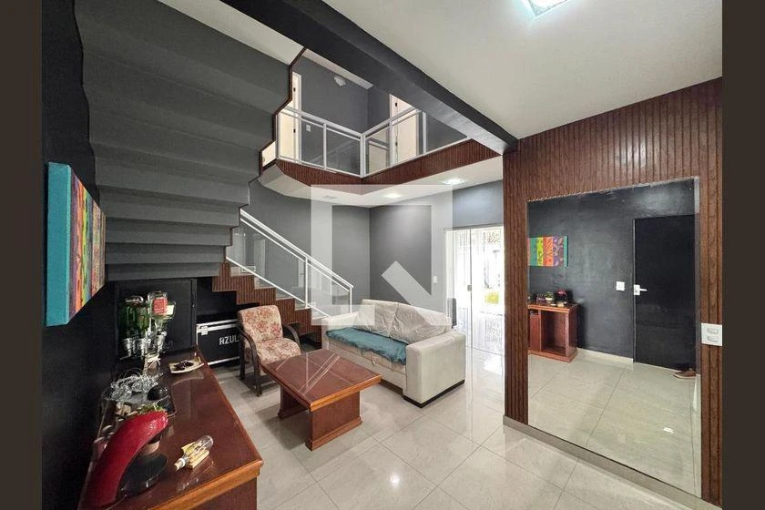 Condominium house with 6 bedrooms and 6 bathrooms
