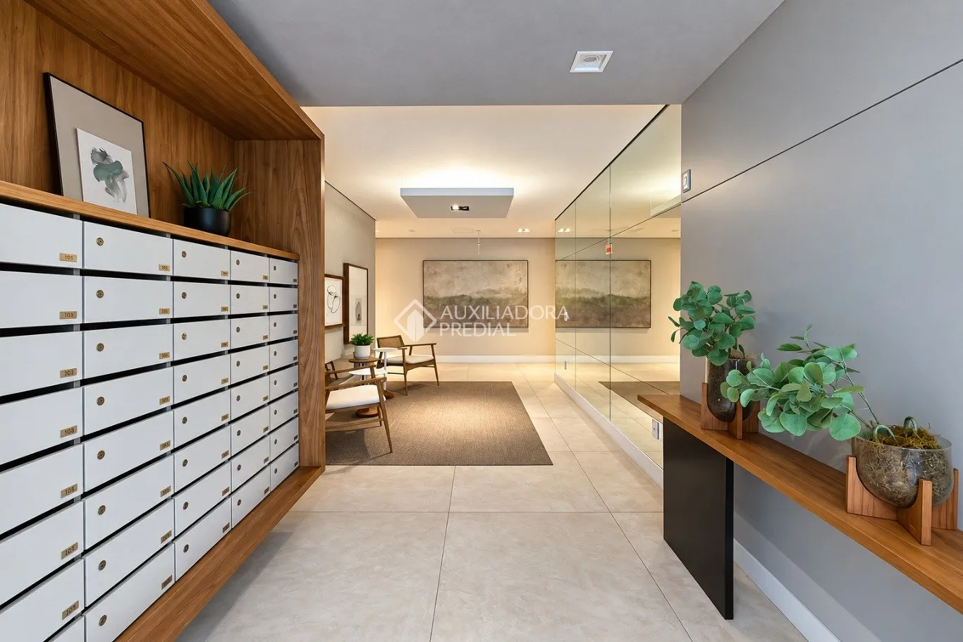 Balcony with a grill in a 2-bedroom apartment, 172 m² — photo 28
