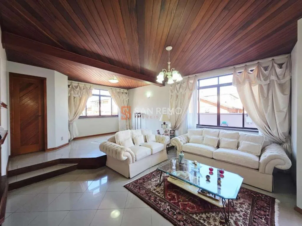 Casa en alquiler con 5 dormitorios y 3 baños — photo 2