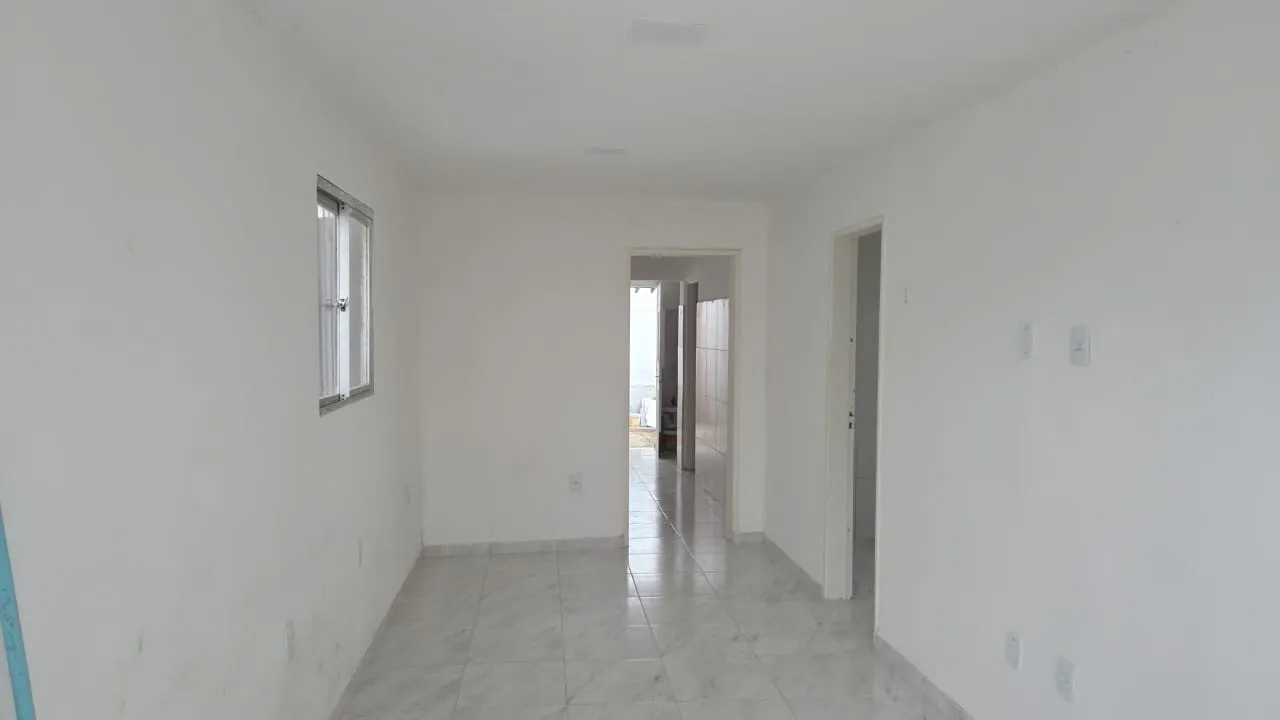 House with 3 bedrooms and 2 bathrooms with glass shower