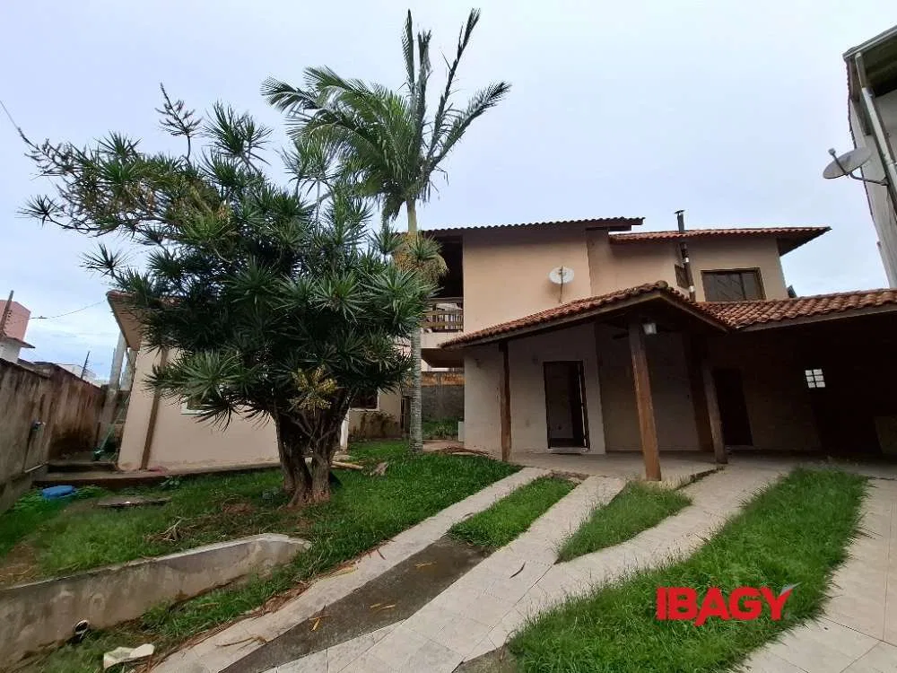 House with 4 bedrooms, 2 bathrooms and 182 m² — photo 4