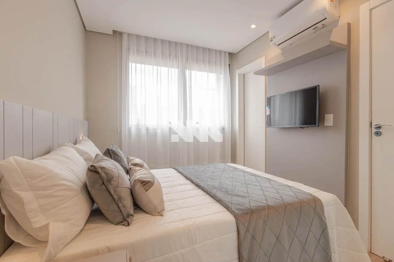 Furnished 1-bedroom apartment with open-plan kitchen — photo 13