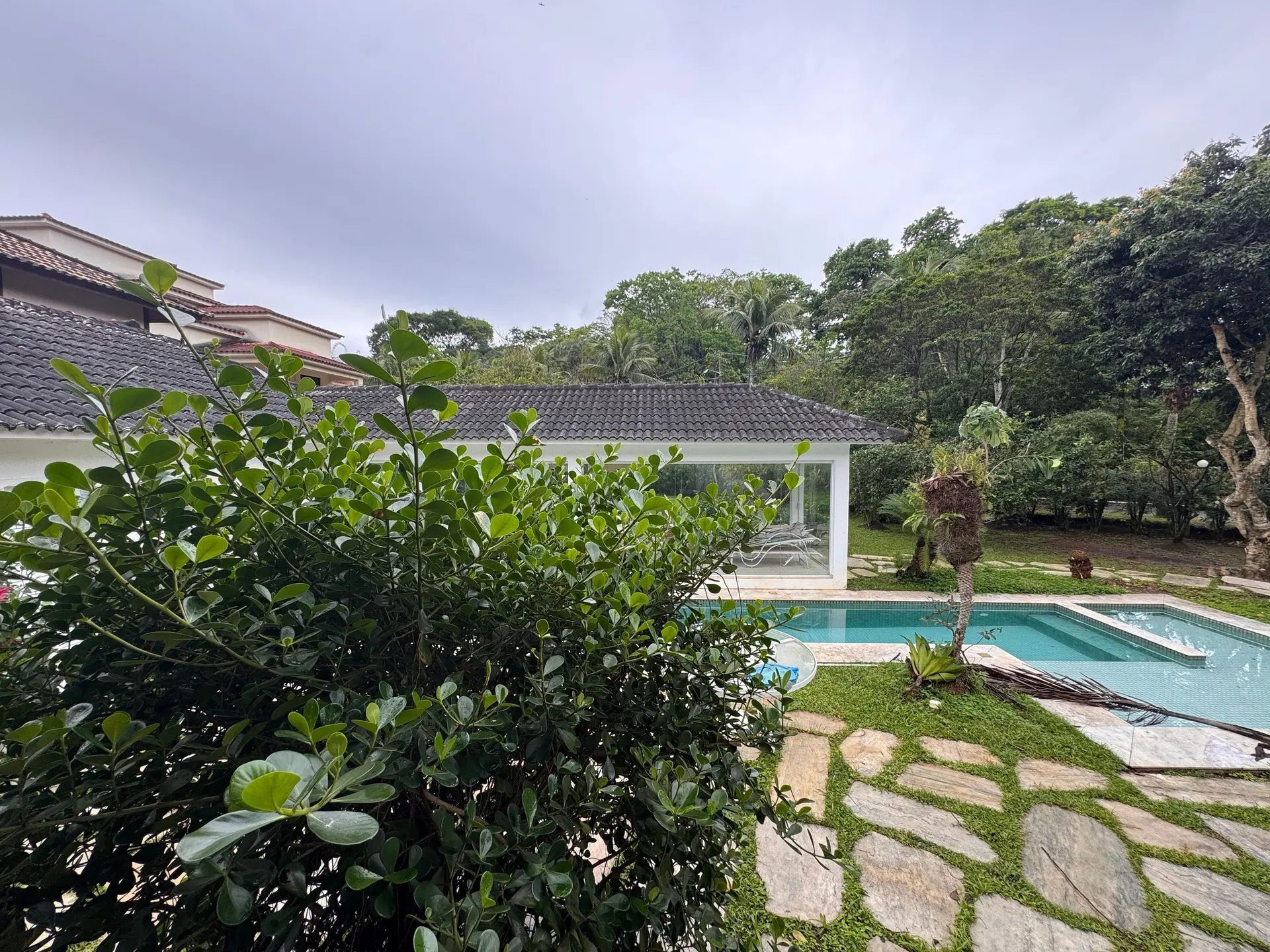 2-bedroom house with a garden in Rio de Janeiro — photo 45