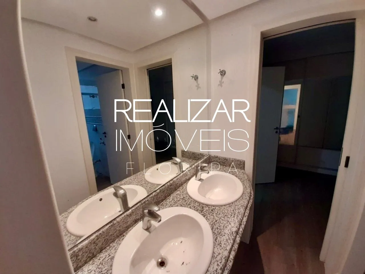 Apartment on the 2nd floor with a bathtub — photo 28