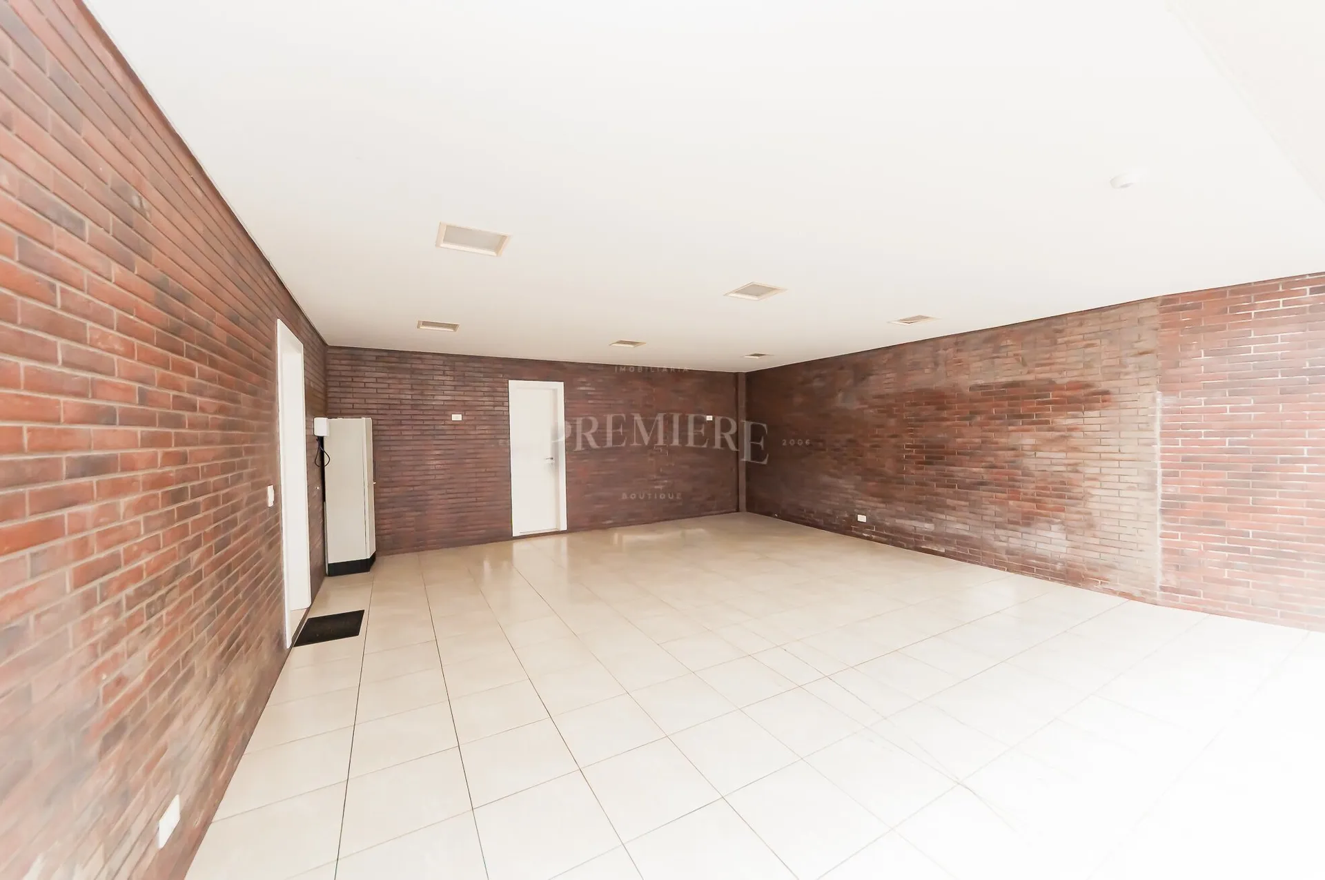 House with 3 en-suite bedrooms and 450 m² — photo 38