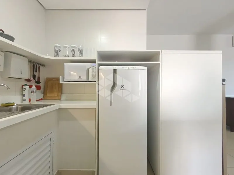 2-bedroom apartment in a building with a gym — photo 3