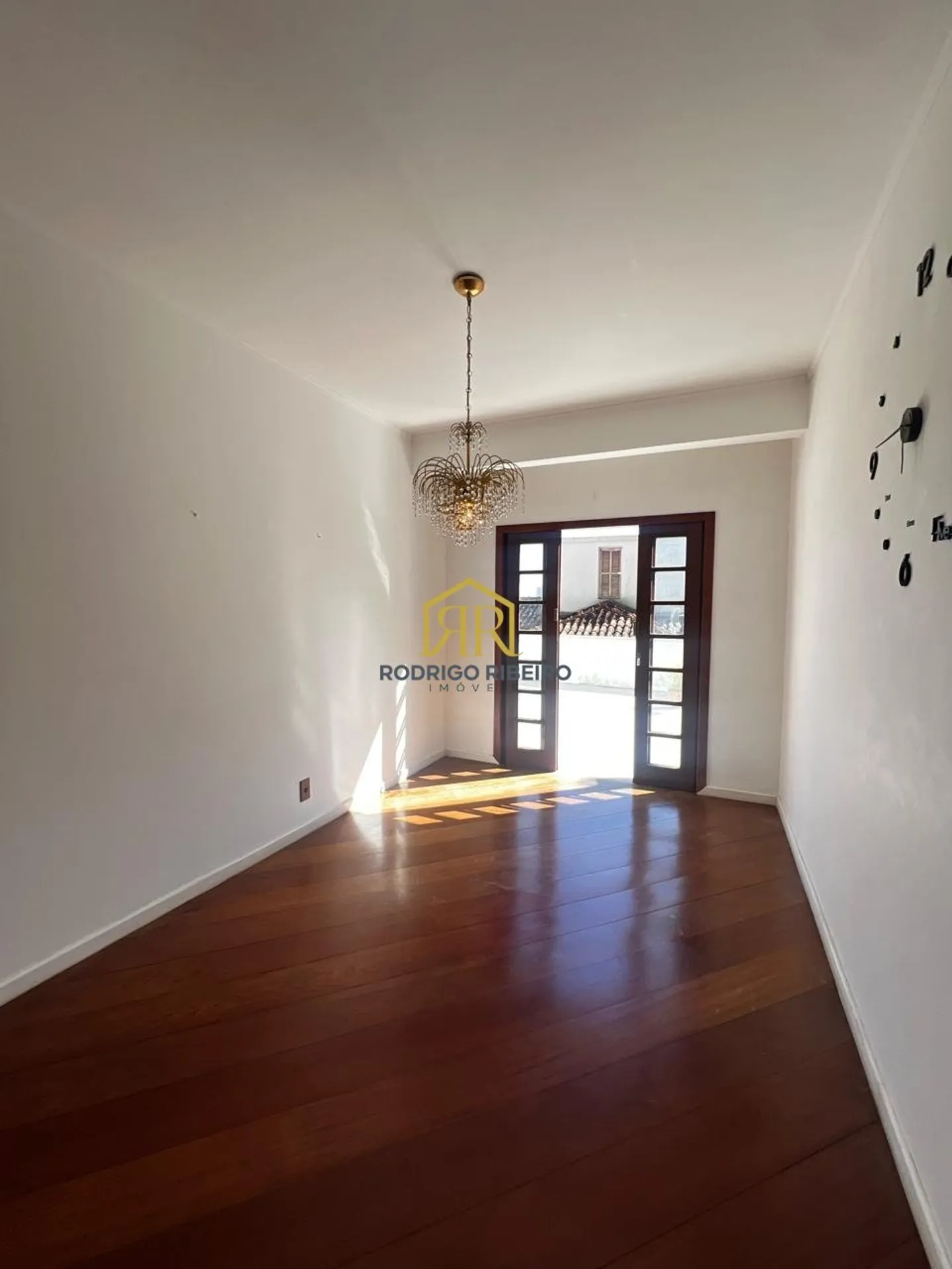 House with 7 bedrooms and 405 m² in a gated community — photo 19