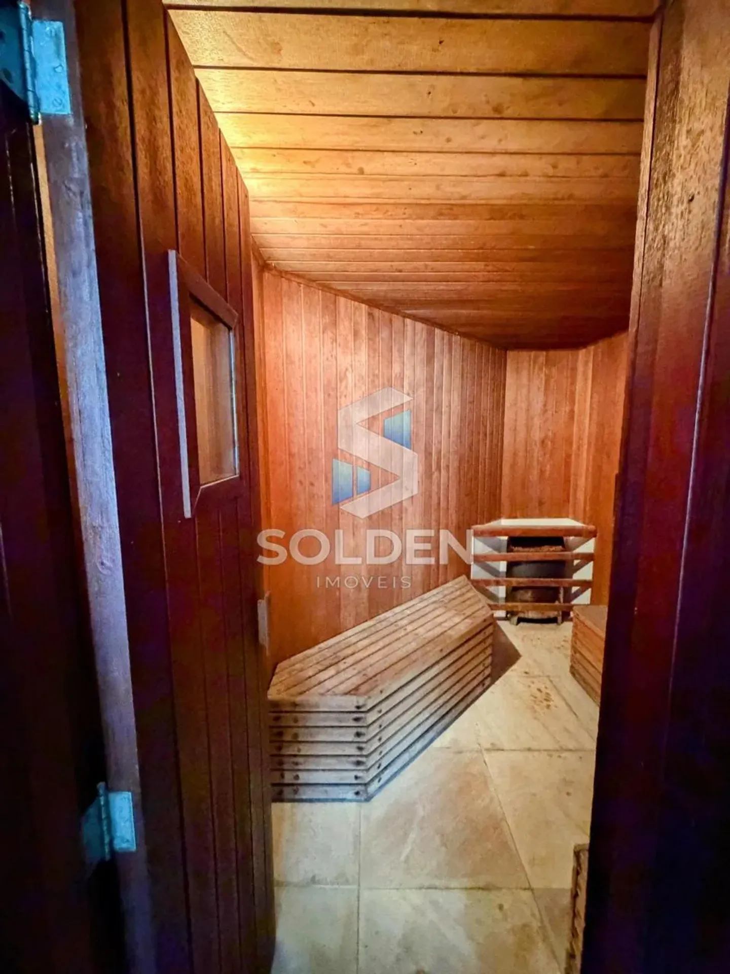 160 m² apartment with 3 bedrooms and 4 bathrooms — photo 32