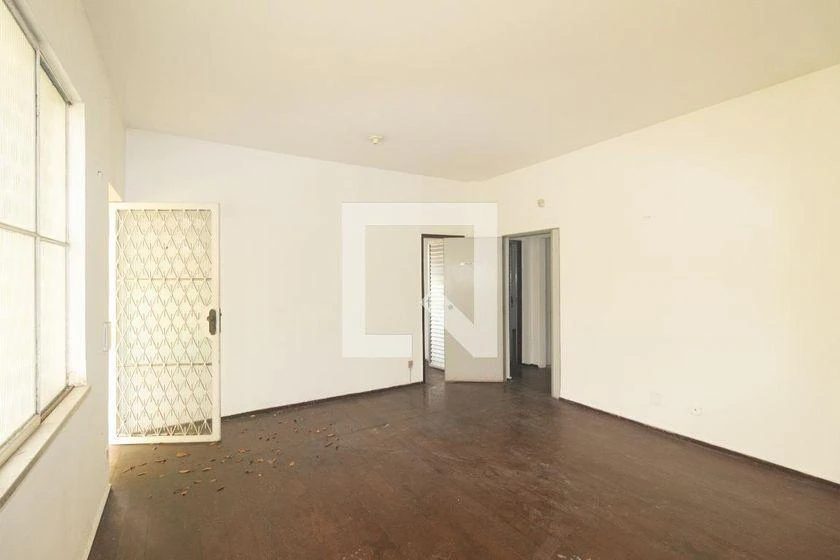 House, 500 m², with wood or laminate floors — photo 25