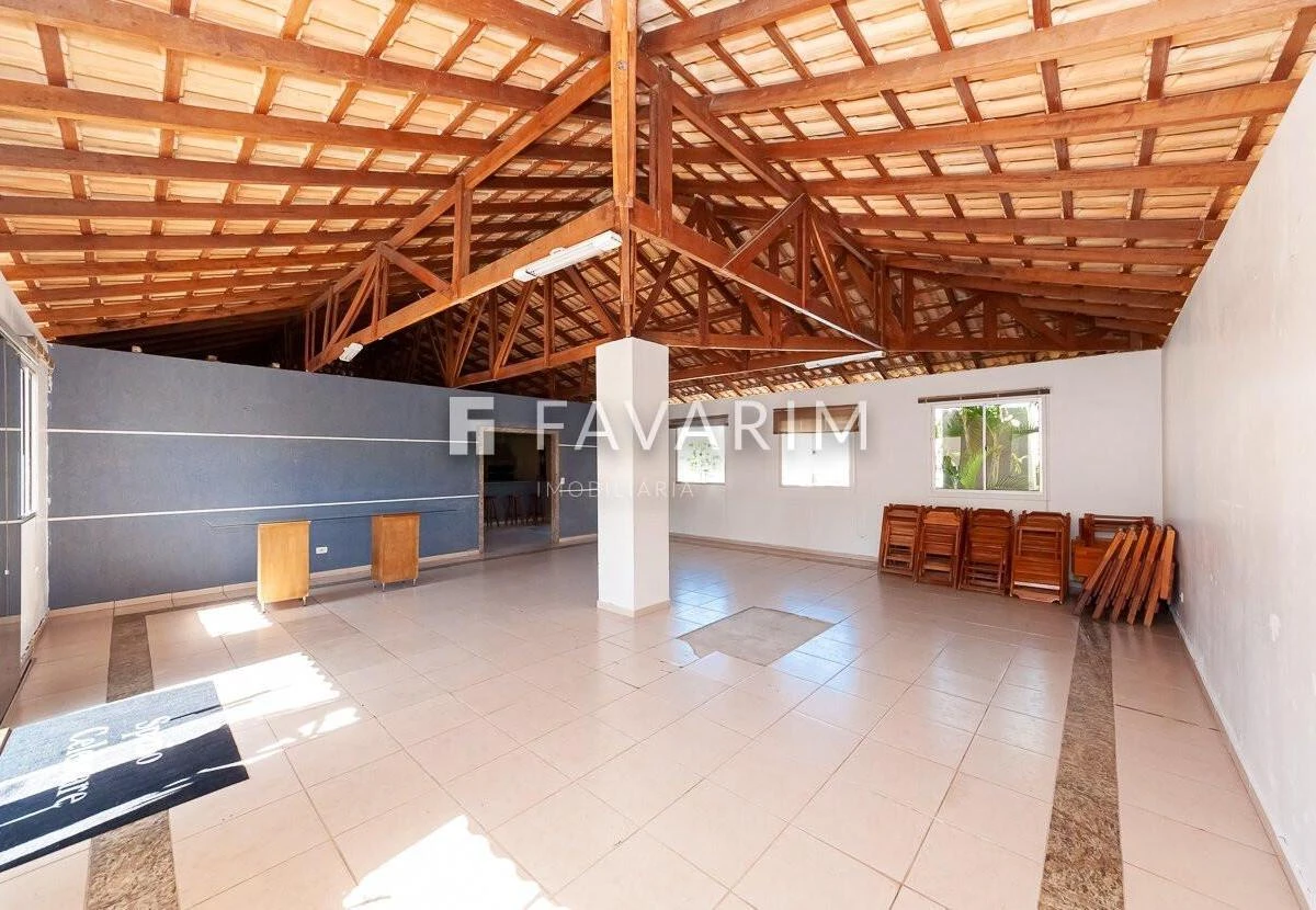 3-bedroom apartment in a building with a pool — photo 37