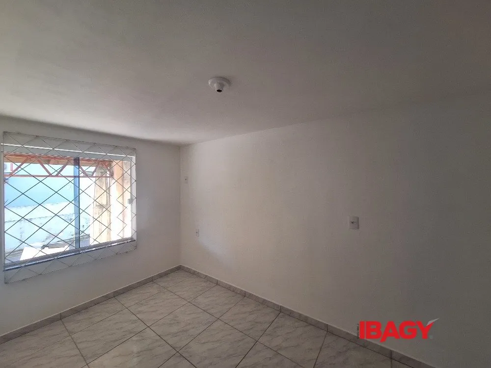 2-bedroom apartment with a separate closed kitchen — photo 9