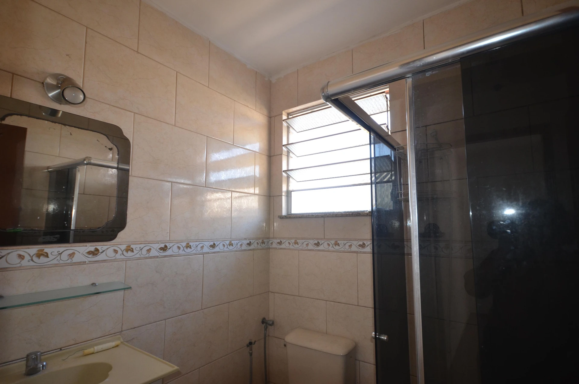 2-bedroom house with a washing machine — photo 4