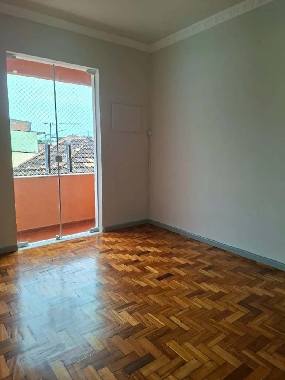 Wood or laminate floors in a 2-bedroom apartment, 120 m² — photo 7