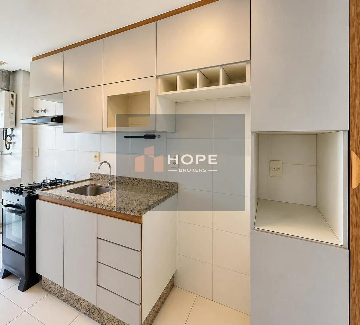 Apartment, 60 m², with a glass-enclosed balcony — photo 5