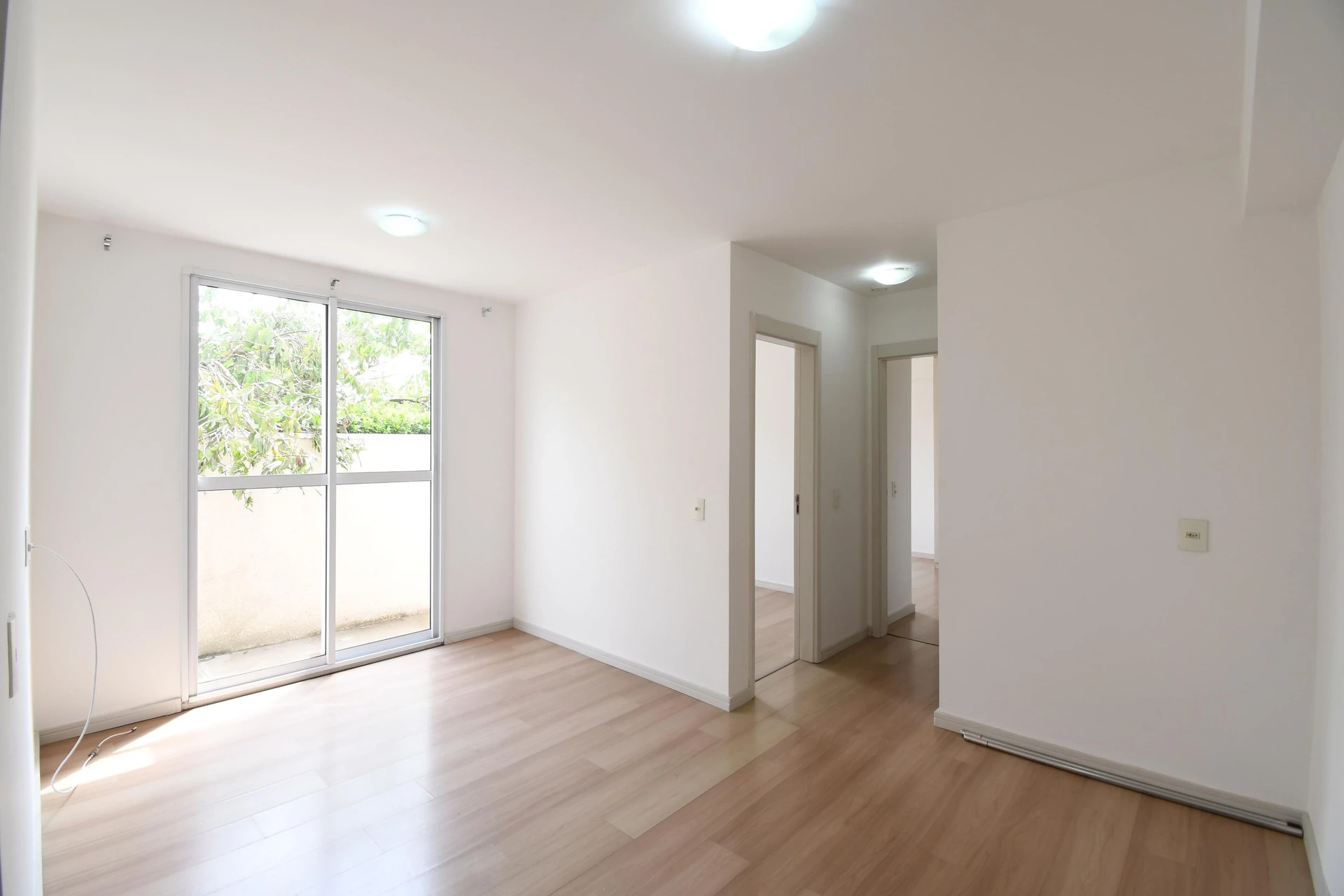 2-bedroom apartment with wood or laminate floors — photo 5