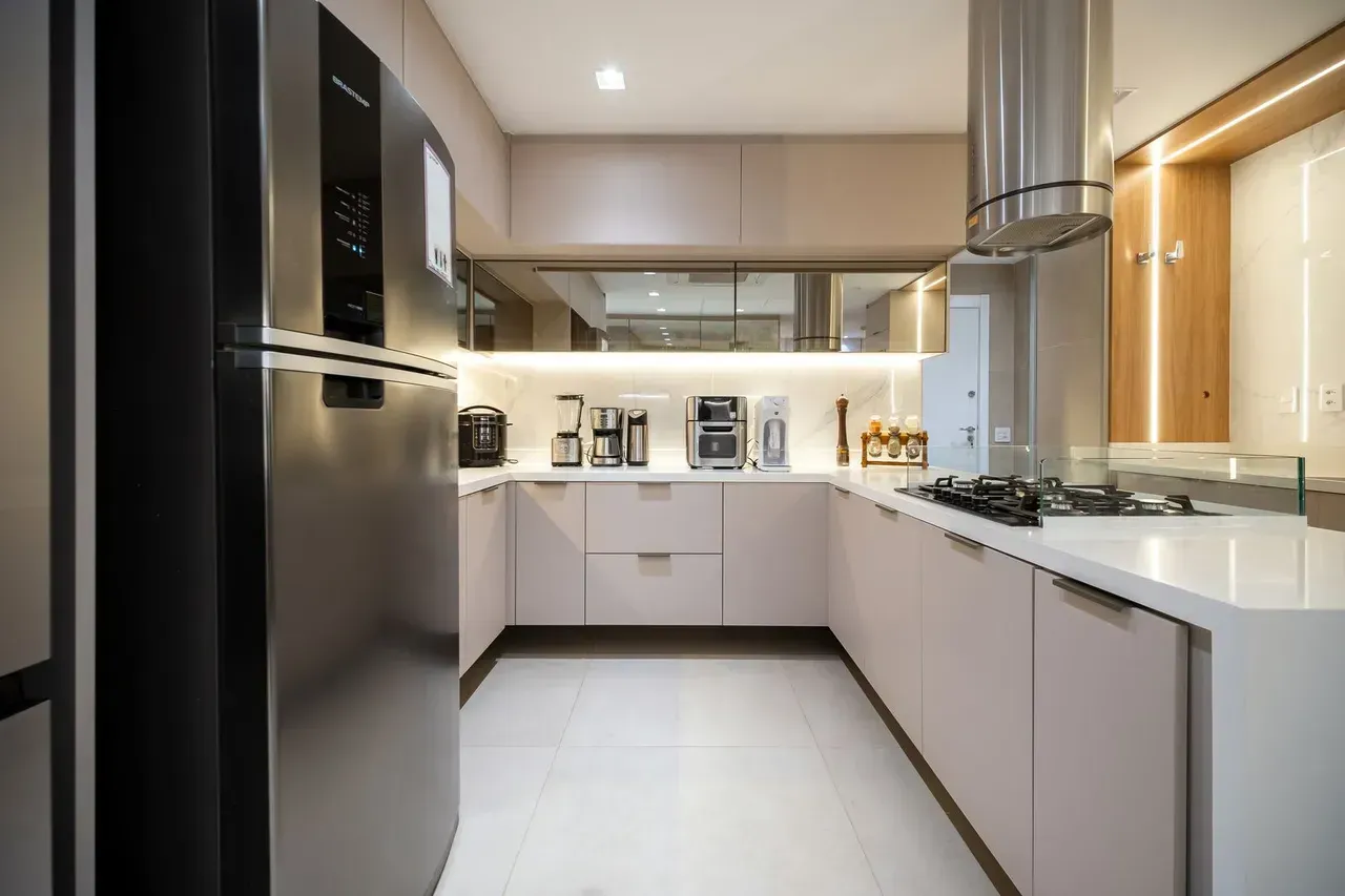 Furnished apartment with 3 bedrooms and open-plan kitchen — photo 2