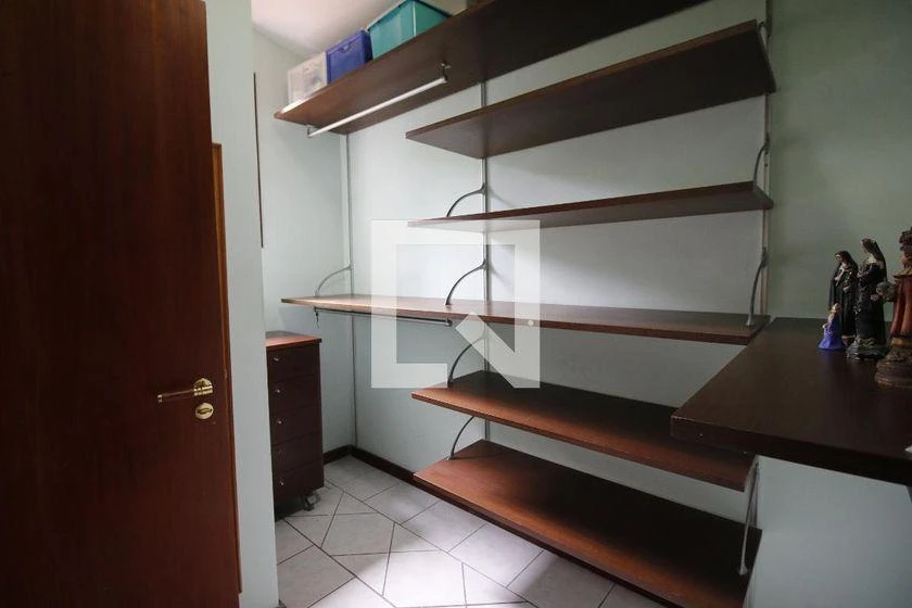 Casa de 700 m² con bañera y vestidor — photo 17