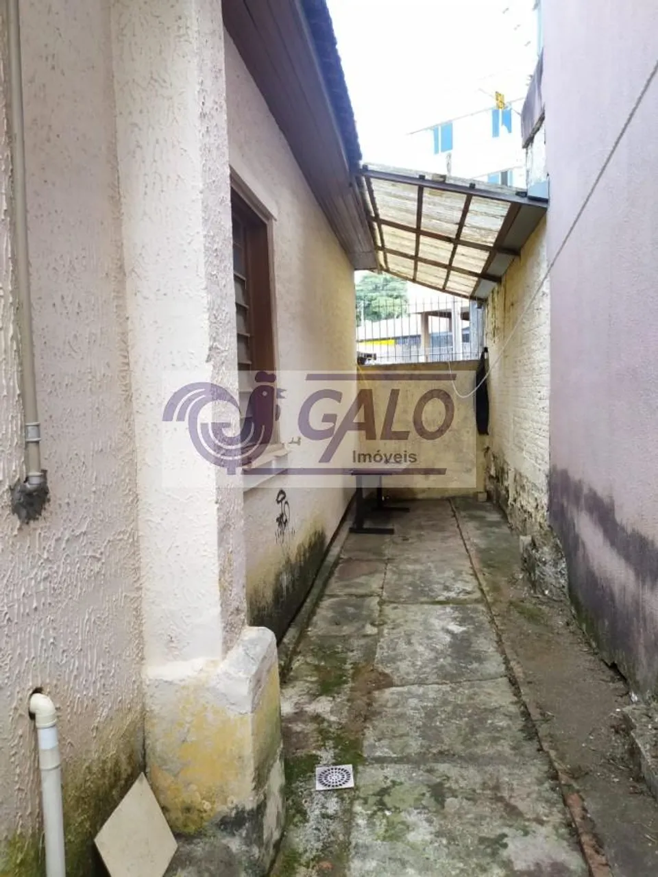 2-bedroom house with wood or laminate floors in Curitiba — photo 3