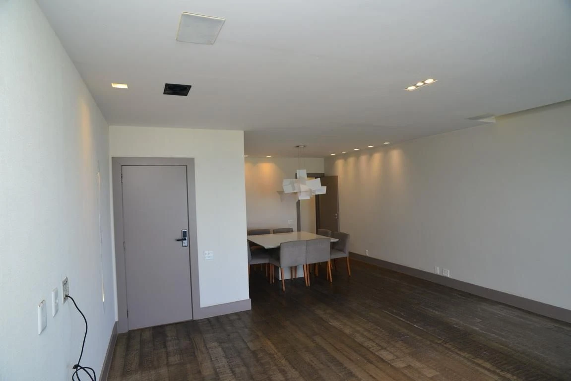 3-bedroom apartment in a building with a gym — photo 10