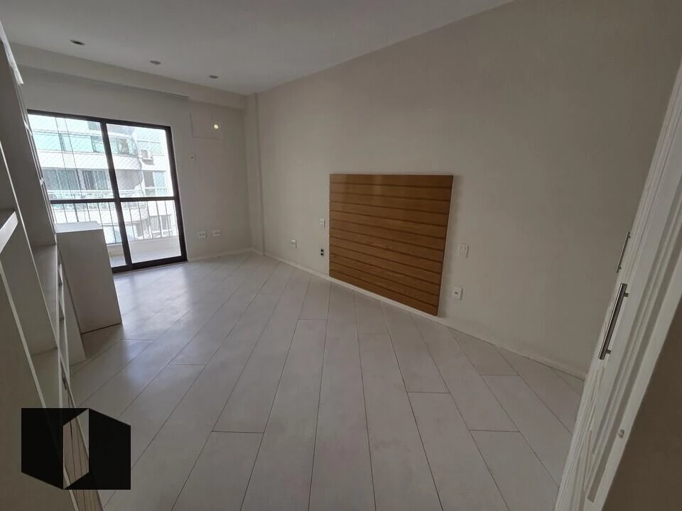 250 m² apartment with 4 bedrooms and 2 parking spaces — photo 12