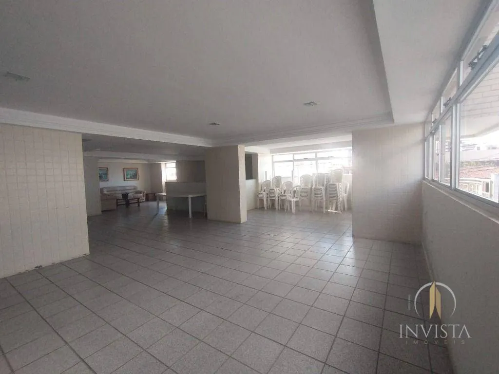 4-bedroom apartment with private barbecue area — photo 18
