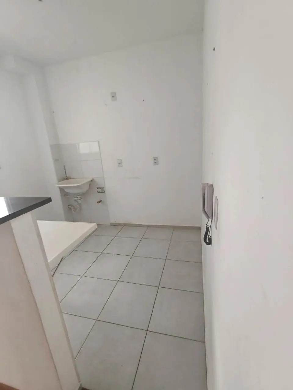2-bedroom apartment with 2 parking spaces and 1 bath — photo 8
