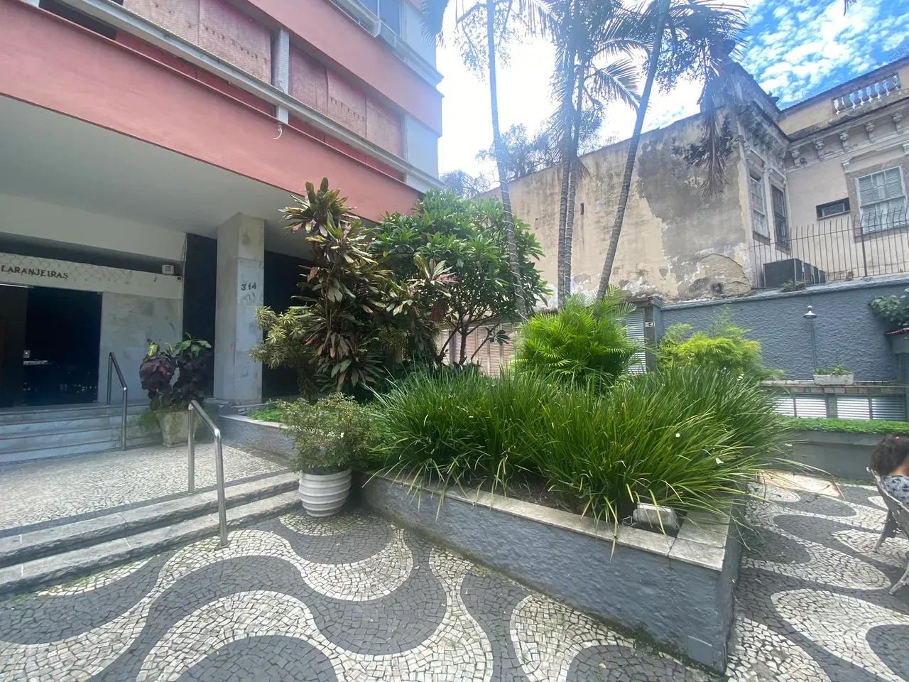 Mountain view in a 2-bedroom apartment, 60 m² — photo 20