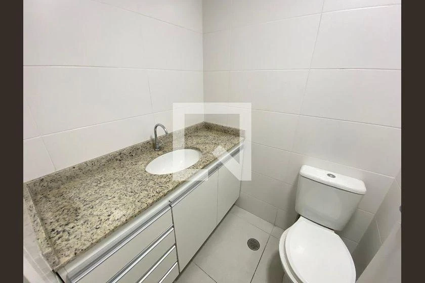 2-bedroom apartment in a building with a gym — photo 33
